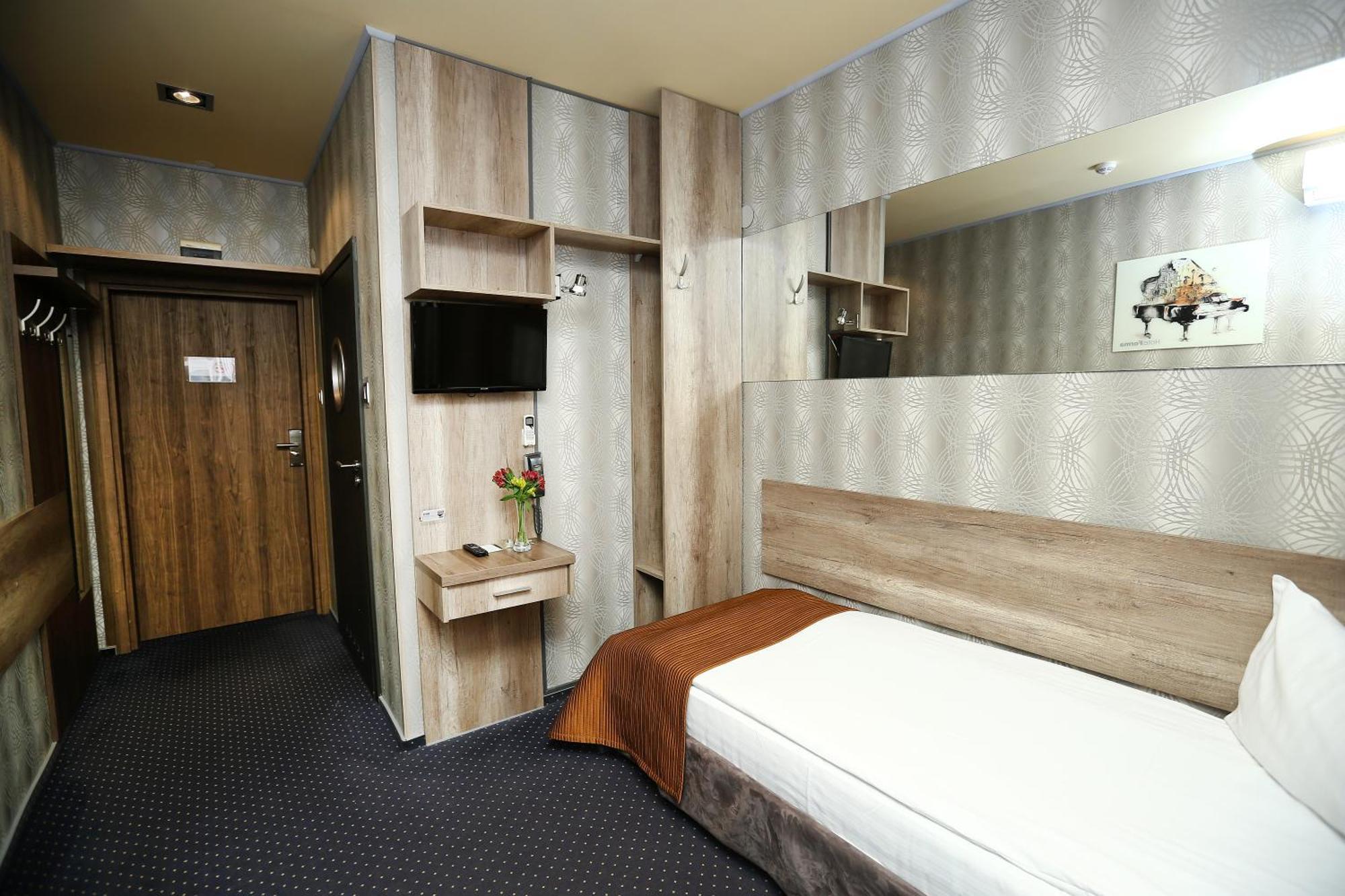 Hotel Forma Piła Esterno foto