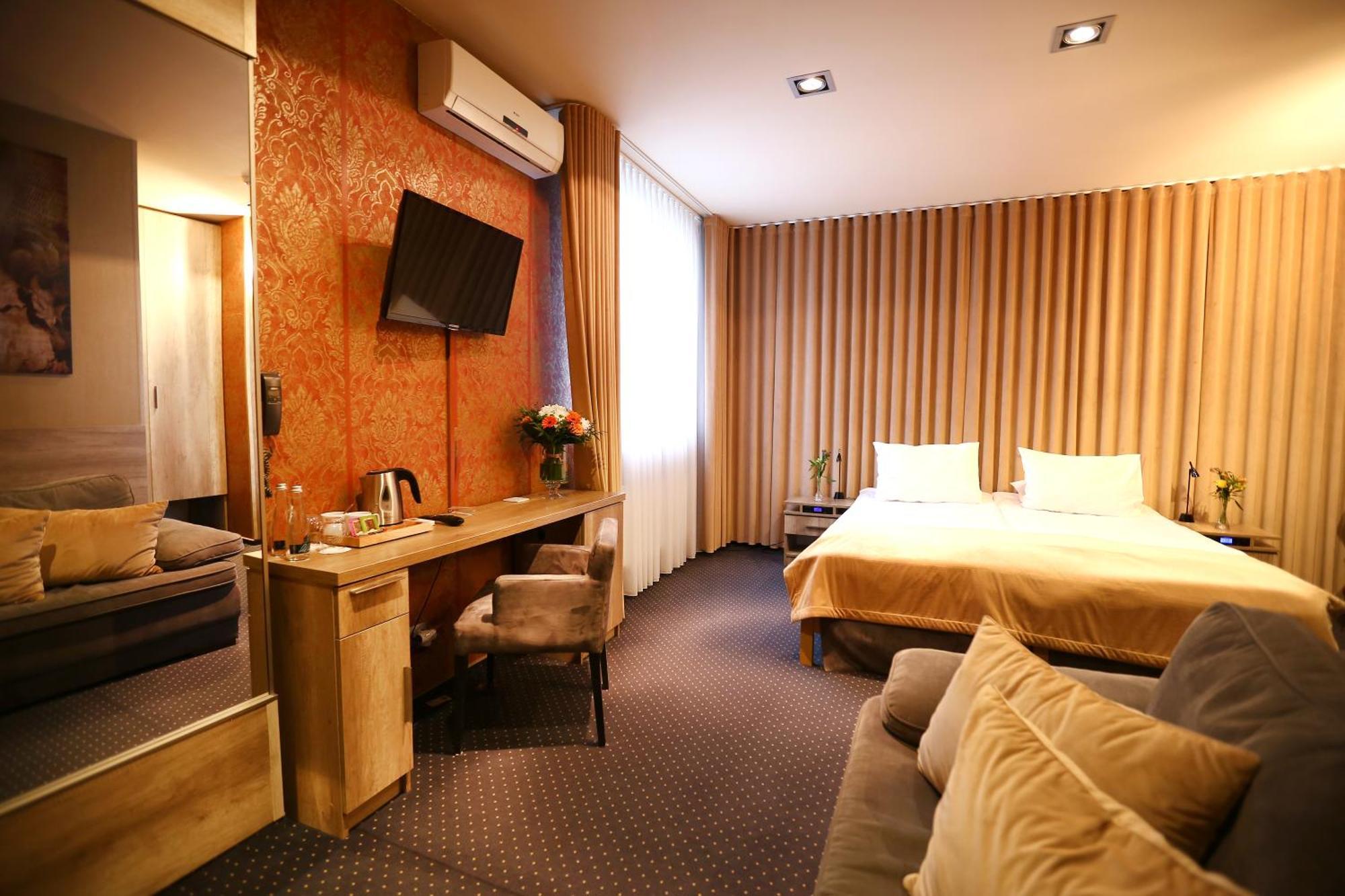 Hotel Forma Piła Esterno foto