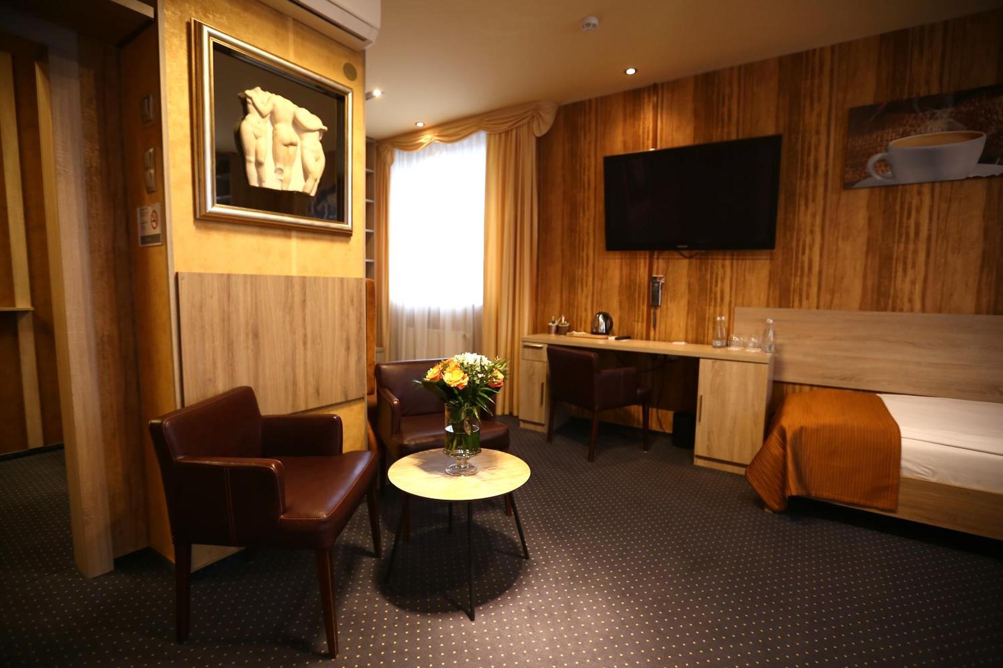 Hotel Forma Piła Esterno foto